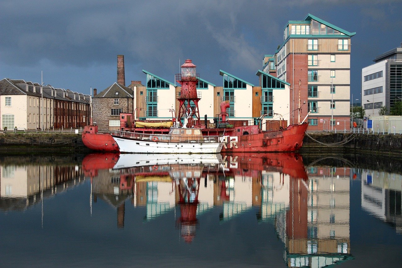 Dundee Quay, boat docked